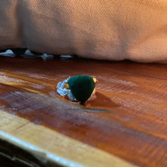 Emerald and Diamond Ring - Picture 12 of 14